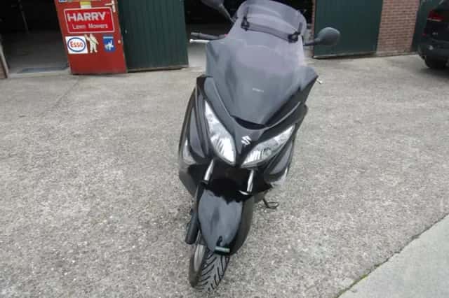 Suzuki Burgman 200 (2015) thumbnail 4