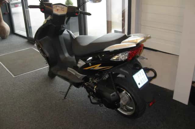 Yamasaki Snorscooter MB50QT-C3 (0) thumbnail 2