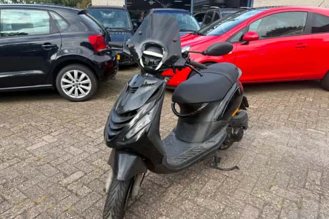 Piaggio Bromscooter Zip (2020) thumbnail 1