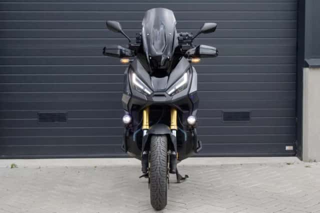 Honda X-ADV 750 (2023) thumbnail 2