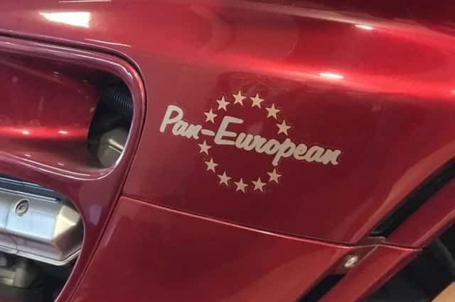 Honda ST 1100 Pan European (1992) thumbnail 3