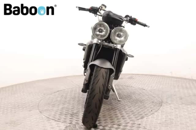 Triumph Street Triple R (2011) thumbnail 3