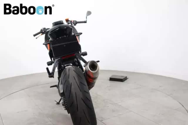KTM 1290 SuperDuke R (2020) thumbnail 3