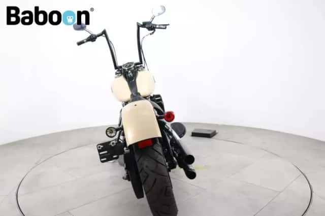 Harley-Davidson Softail (2015) thumbnail 3
