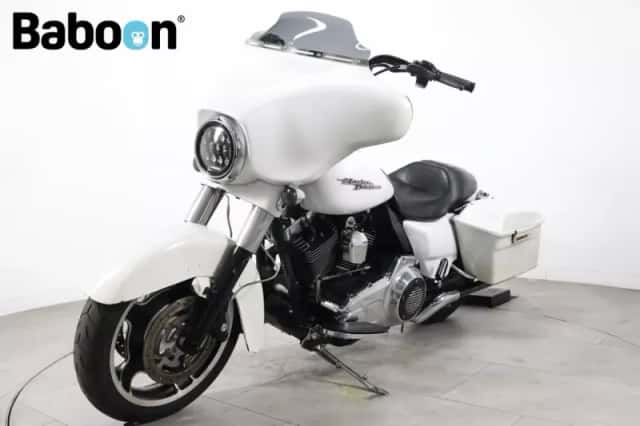 Harley-Davidson Street Glide (2011) thumbnail 2