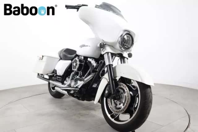 Harley-Davidson Street Glide (2011) thumbnail 4
