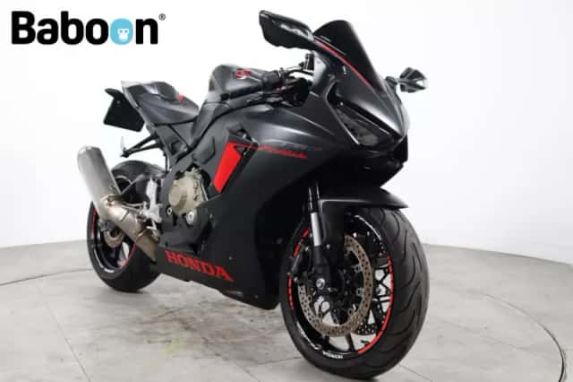 Honda CBR1000RR (2017) thumbnail 2
