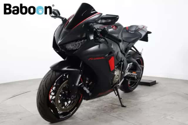 Honda CBR1000RR (2017) thumbnail 4