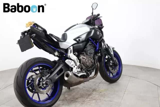 Yamaha MT-07 (2015) thumbnail 2