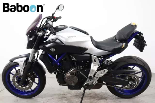 Yamaha MT-07 (2015) thumbnail 5