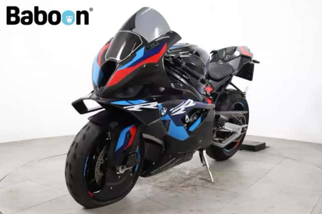 BMW M 1000 RR (2024) thumbnail 3
