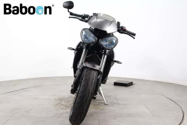 Triumph Street Triple RS (2017) thumbnail 3