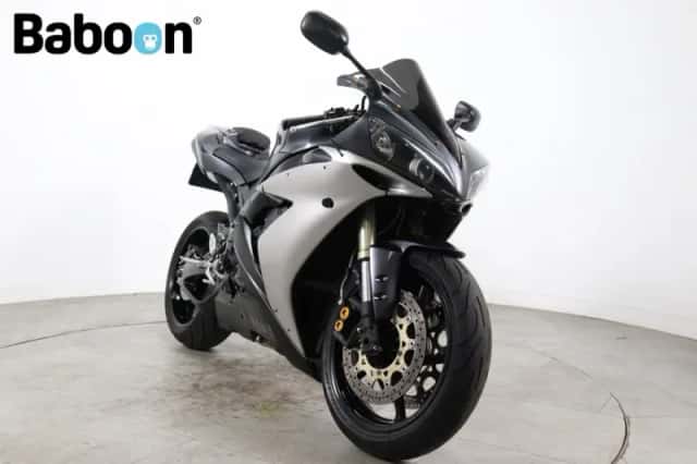 Yamaha YZF-R1 (2004) thumbnail 2