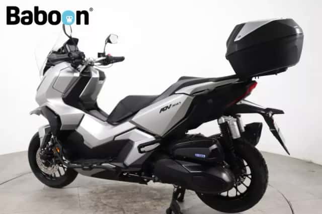 Honda Adv 350 (2023) thumbnail 4