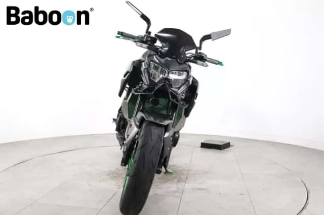 Kawasaki Z900 (2023) thumbnail 3