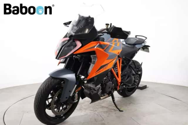 KTM 1290 Super Duke GT (2023) thumbnail 4