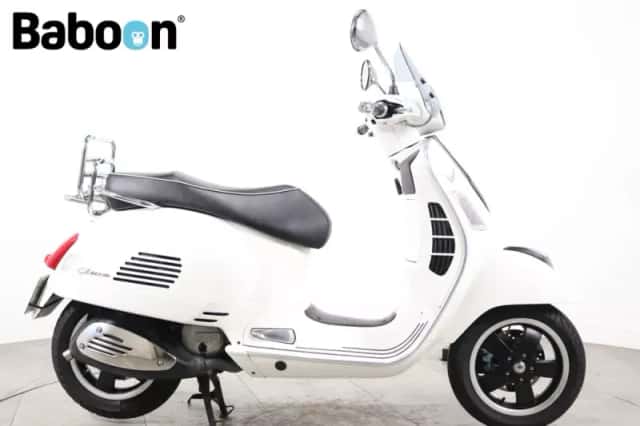 Vespa GTS 125 (2011) thumbnail 1
