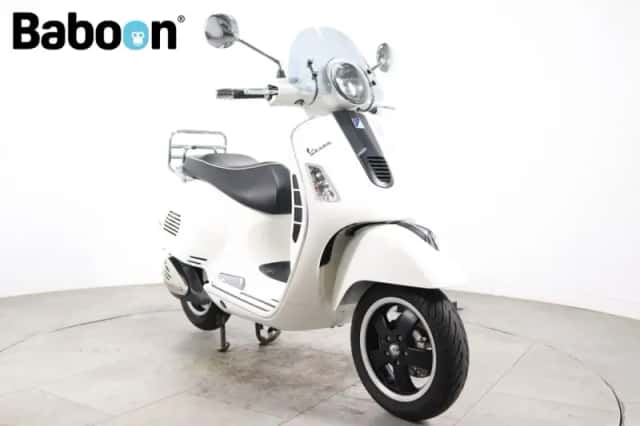 Vespa GTS 125 (2011) thumbnail 2