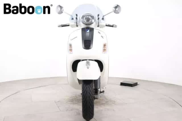 Vespa GTS 125 (2011) thumbnail 3