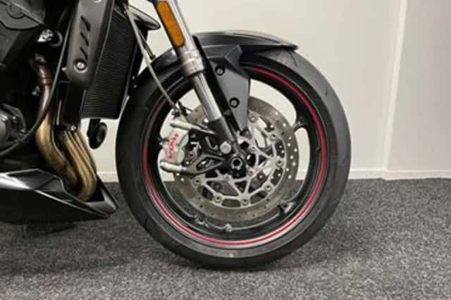 Triumph Street Triple RS (2017) thumbnail 5
