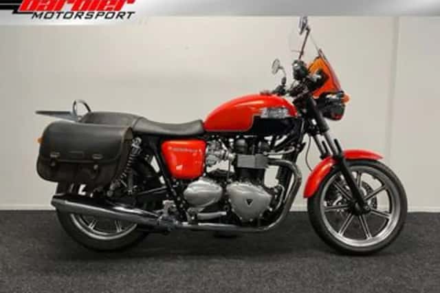 Triumph Bonneville SE (2012) thumbnail 1