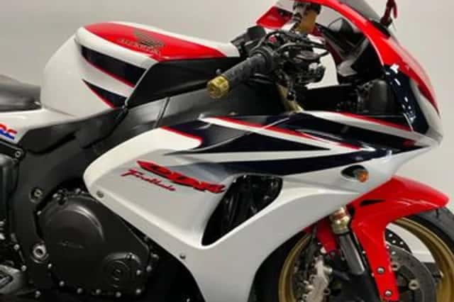 Honda CBR1000RR (2007) thumbnail 4