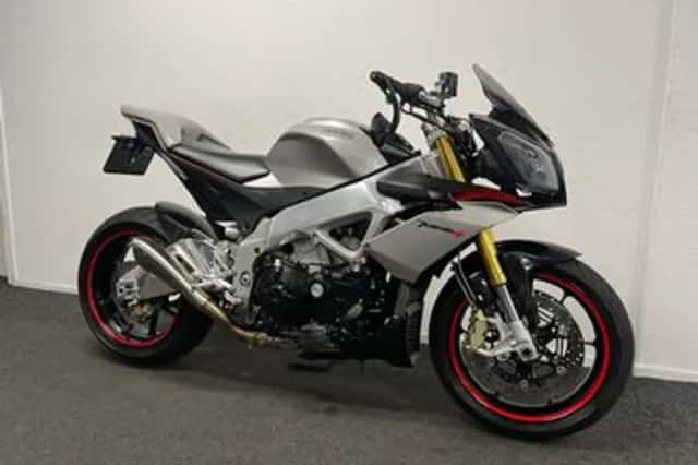 Aprilia Tuono V4 (2013) thumbnail 4