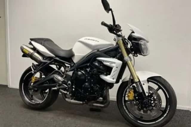 Triumph Street Triple (2012) thumbnail 4