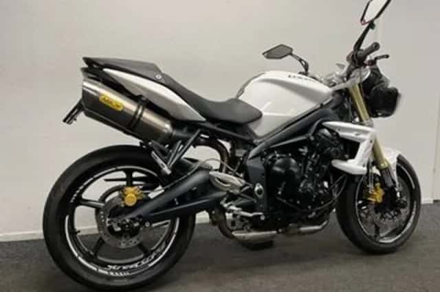 Triumph Street Triple (2012) thumbnail 5
