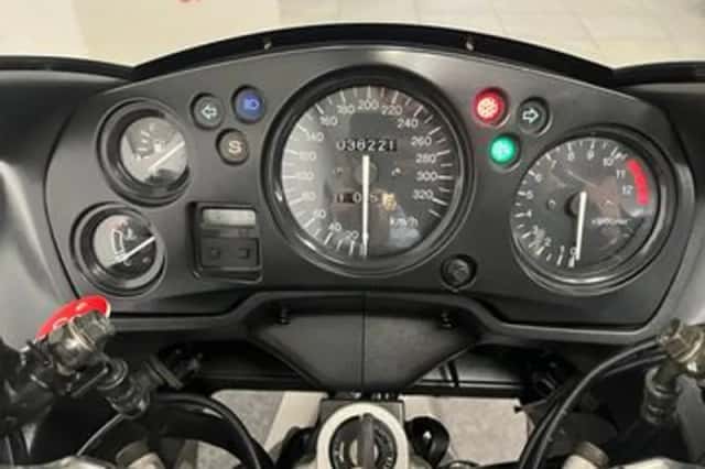 Honda CBR 1100 XX Super Blackbird (1997) thumbnail 2