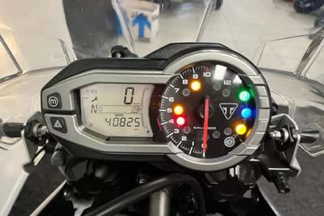 Triumph Tiger 800 XRX (2017) thumbnail 2