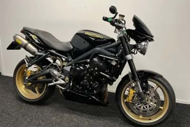 Triumph Street Triple R (2011) thumbnail 3
