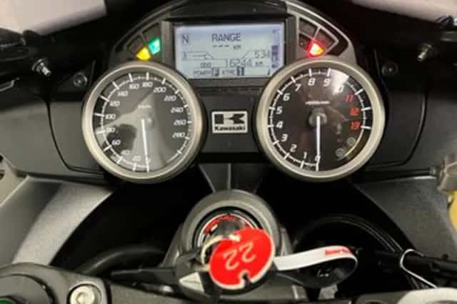 Kawasaki ZZR1400 (2015) thumbnail 2