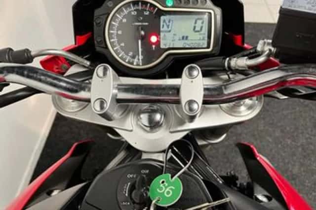 Suzuki GSR750 (2011) thumbnail 2