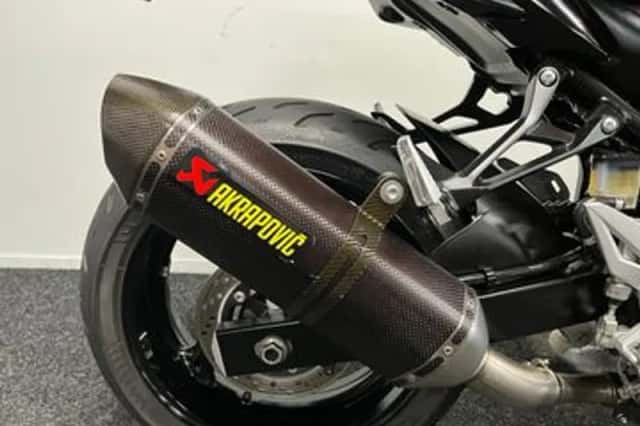 Suzuki GSR750 (2011) thumbnail 3