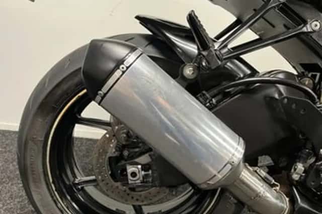 Kawasaki ZX-10R (2009) thumbnail 3