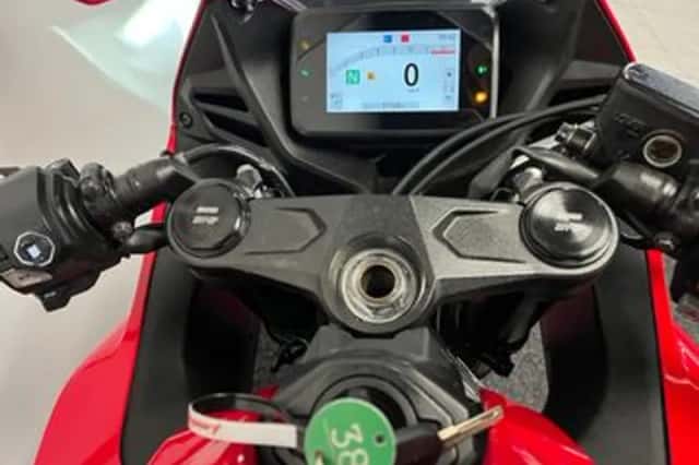 Honda CBR650R (2025) thumbnail 2