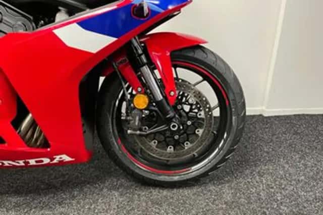 Honda CBR650R (2025) thumbnail 6