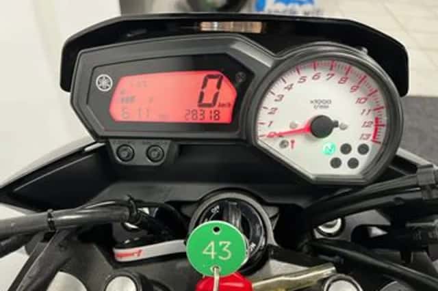 Yamaha FZ8 (2010) thumbnail 2