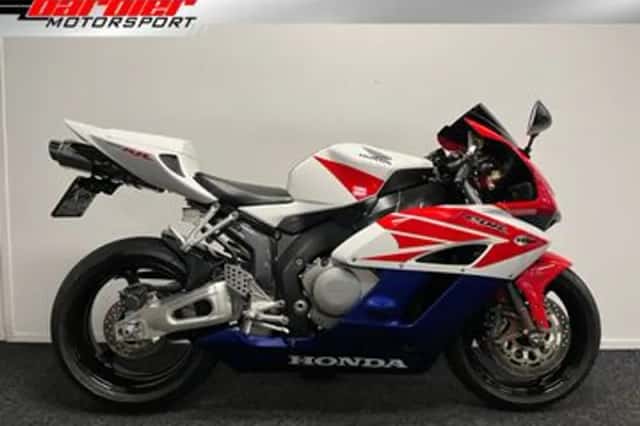 Honda CBR1000RR (2004) thumbnail 1