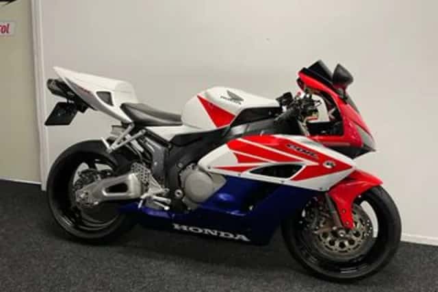 Honda CBR1000RR (2004) thumbnail 4