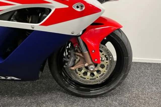 Honda CBR1000RR (2004) thumbnail 6