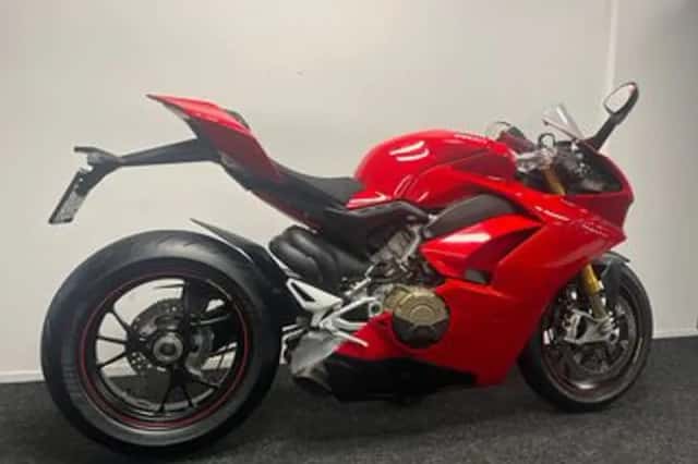 Ducati Panigale V4S (2019) thumbnail 2