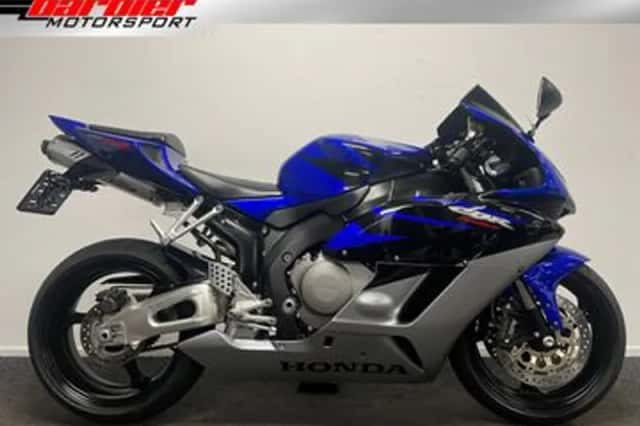Honda CBR1000RR (2005) thumbnail 1