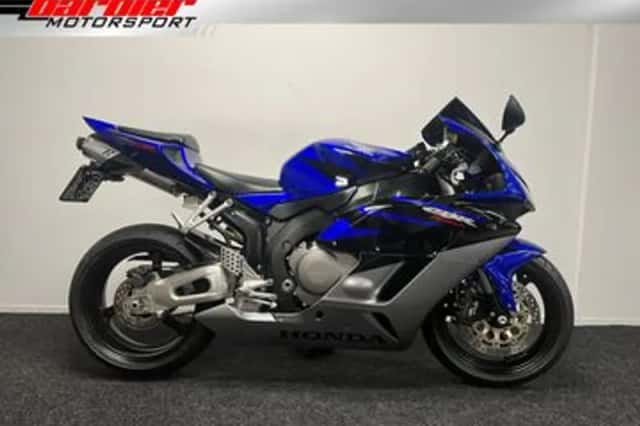 Honda CBR1000RR (2005) thumbnail 1