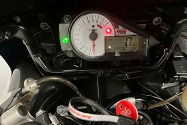 Suzuki GSX-R1000 (2002) thumbnail 2