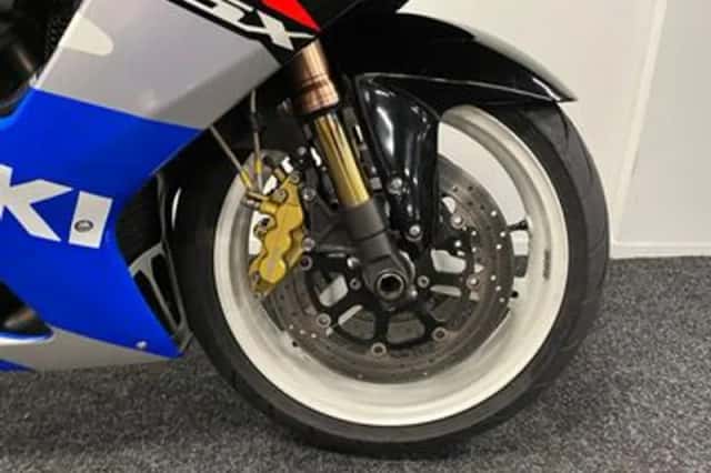 Suzuki GSX-R1000 (2002) thumbnail 6