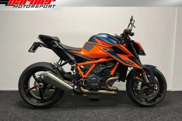 KTM 1290 SuperDuke R (2023) thumbnail 1