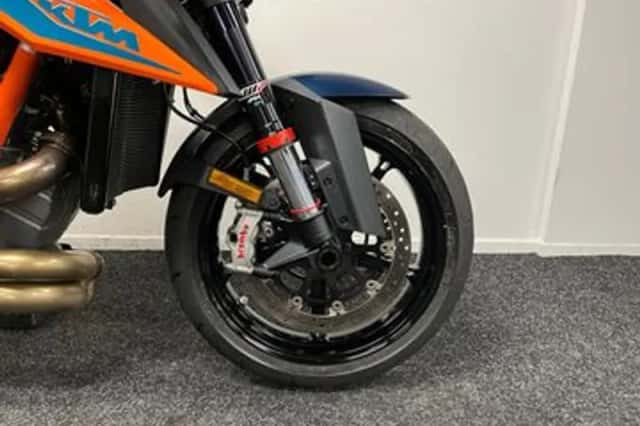 KTM 1290 SuperDuke R (2023) thumbnail 6