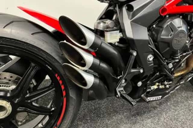 MV Agusta Dragster 800RC (2017) thumbnail 3